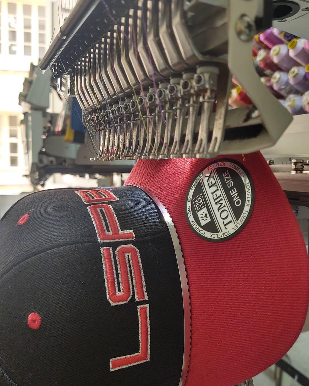 Desenvolvimento de programa em 3D para boné personalizado sua idéia....