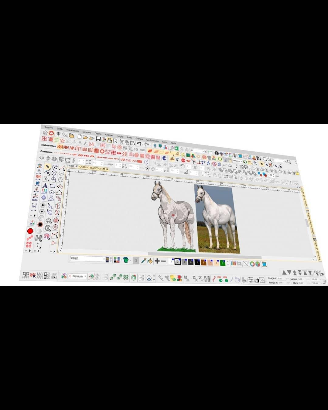 Você pode escolher em bordar um nome ou um logotipo para personalizar em uma variedade de itens de vestuário ou acessórios. 