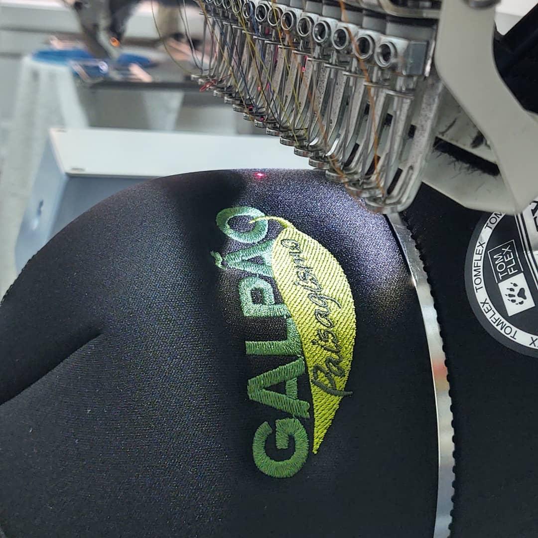 Boné trucker preto com redinha personalizado com sua logotipo...