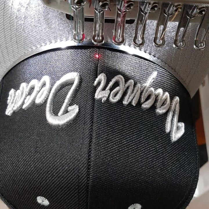 Boné personalizado com sua logotipo....