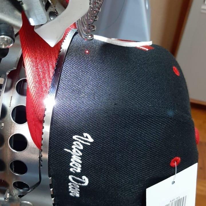 Boné personalizado com sua logotipo....