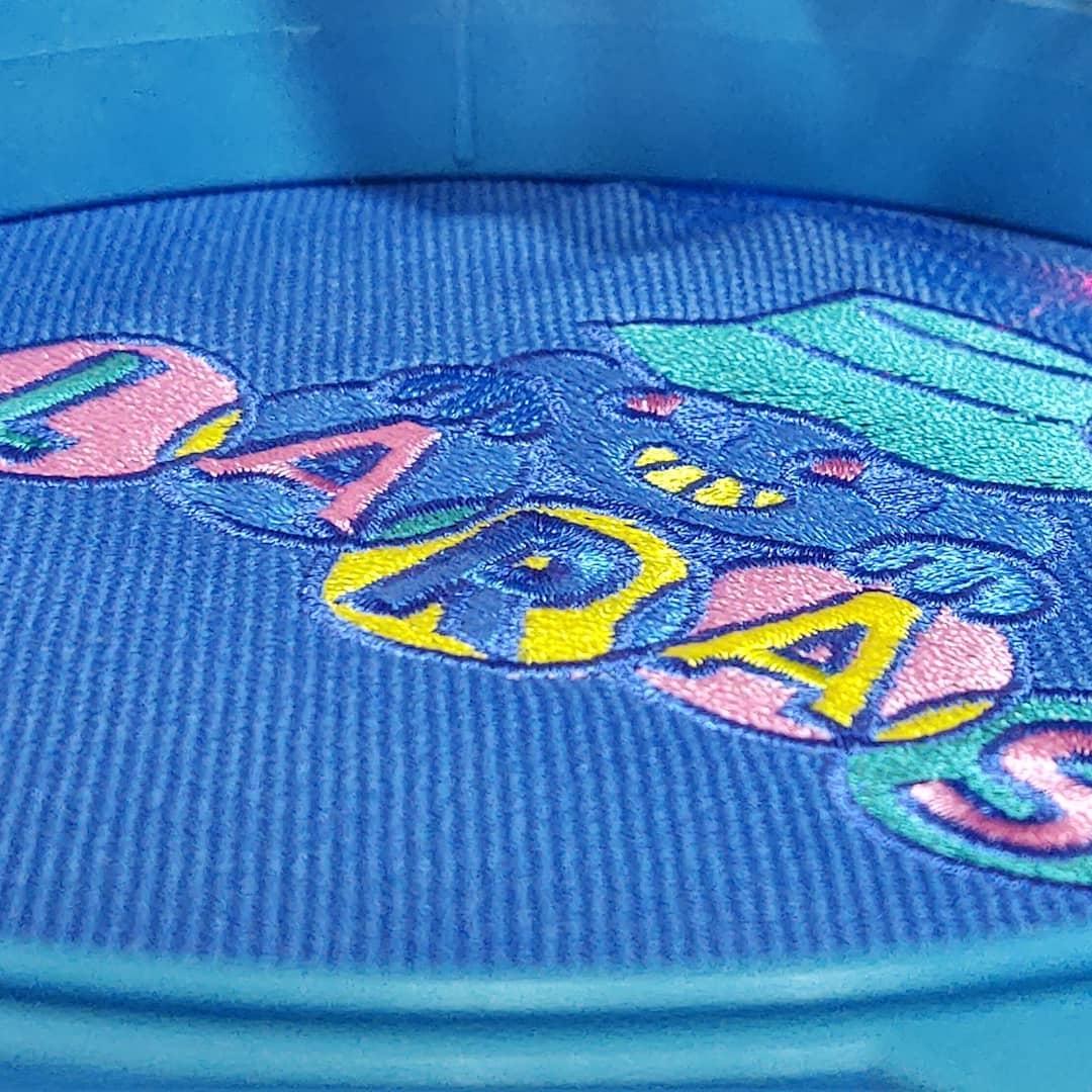 Produção de Patch bordados sem cortes