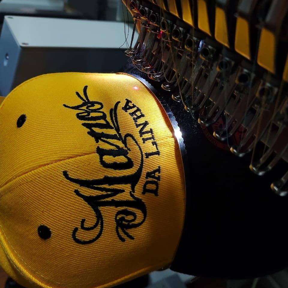 Boné personalizado com logo frontal
